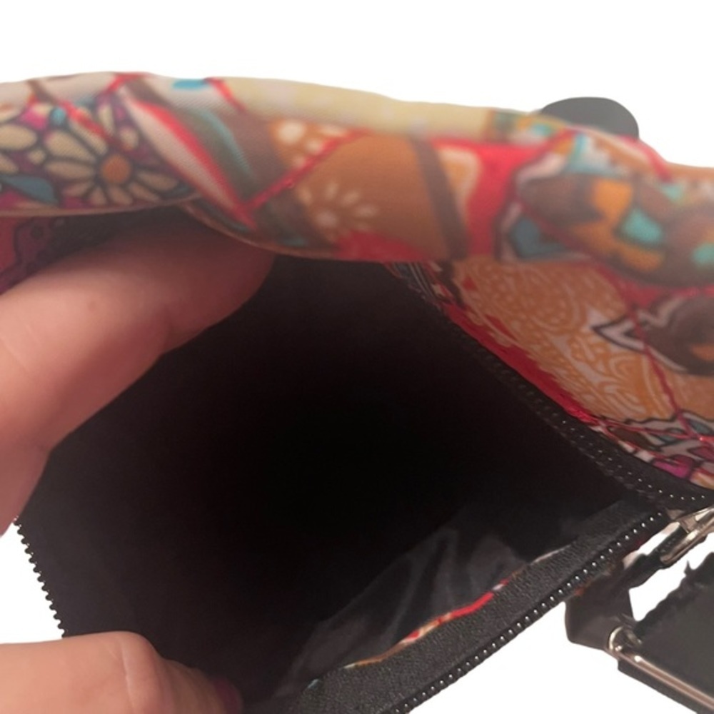 Cross Body Red Paisley Purse NWOT - Picture 4 of 4